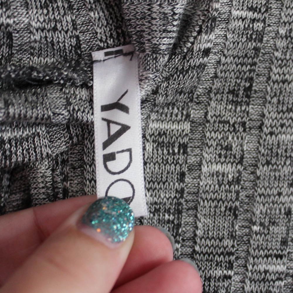 Last Chance: Sleeveless Knit Top - Picture 2 of 2